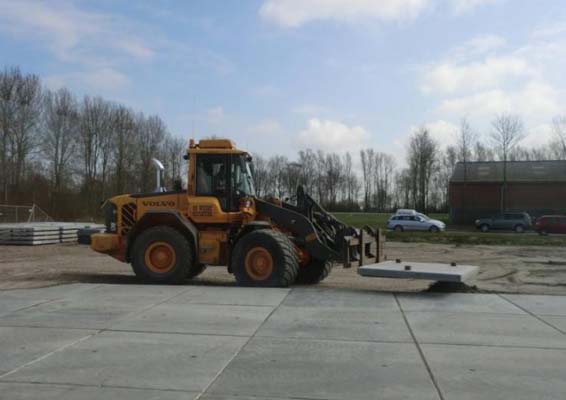 Betonplaten leggen in Spijk