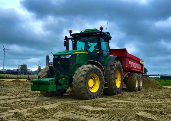 Trekker van de Weert bv